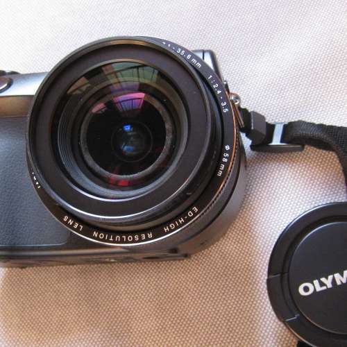 OLYMPUS C-8080 WIDE ZOOM、7.1-35.6mm。1:24-3.5