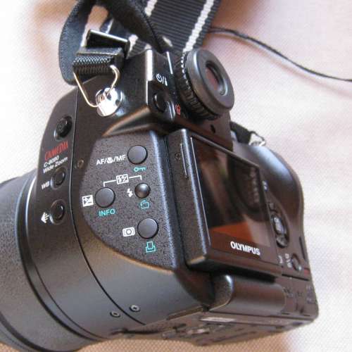 OLYMPUS C-8080 WIDE ZOOM、7.1-35.6mm。1:24-3.5