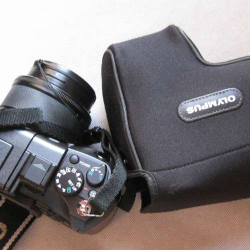 OLYMPUS C-8080 WIDE ZOOM、7.1-35.6mm。1:24-3.5