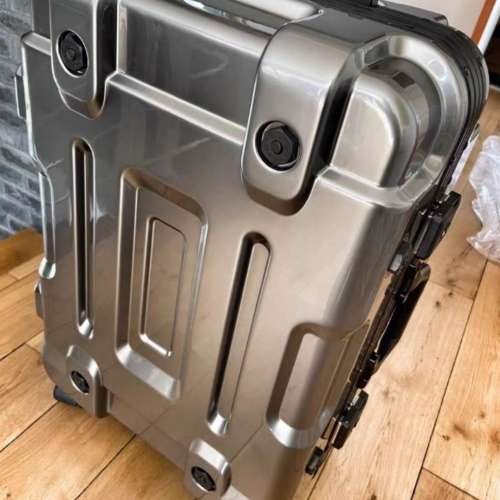 New全新潮男輕巧太空款旅行箱New trendy men's lightweight space travel suitcase...