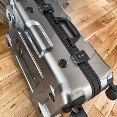 New全新潮男輕巧太空款旅行箱New trendy men's lightweight space travel suitcase...