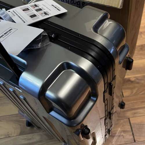 New全新潮男輕巧太空款旅行箱New trendy men's lightweight space travel suitcase...
