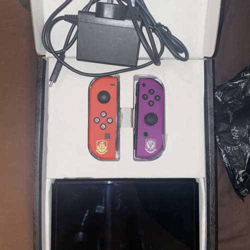 Switch 朱紫主機 配件齊 有盒 （2022年11月買有單95%新）包三隻遊戲及薩爾達傳說手掣