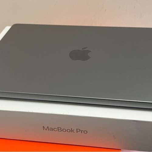 2023 M2 Max MacBook Pro 1TB 30 GPU 32GB RAM 12 CPU