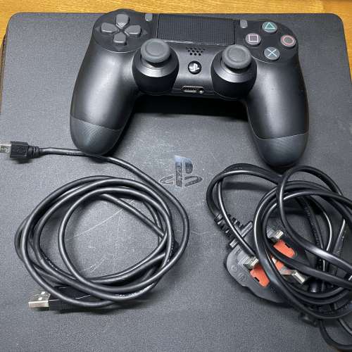 PS4 Slim 連mhw+gt4兩隻碟