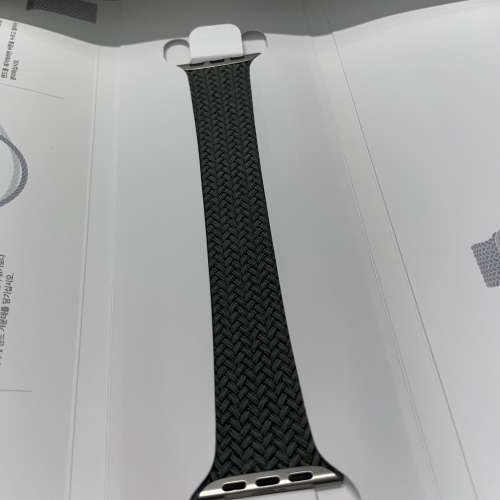 全新Apple Watch 45 毫米橄欖色編織單圈手環 - 5 號 購自官網