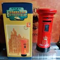 香港植民時期紅色郵筒錢箱(金屬質，有外盒)