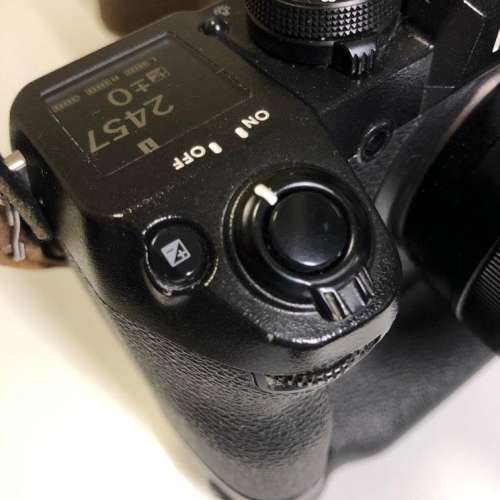 （不散賣）配件全齊七成新 CMOS 有花痕 Fujifilm X-H1 連直倒及三粒原廠電 18-135 ...