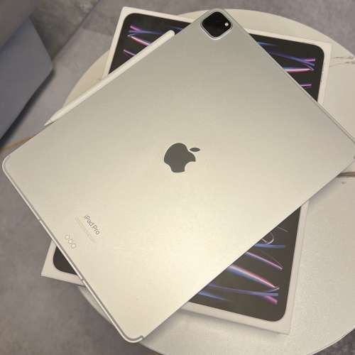 98％ new iPad Pro 12.9 gen6 M2 256g WiFi + 5g with Apple Pencil 2