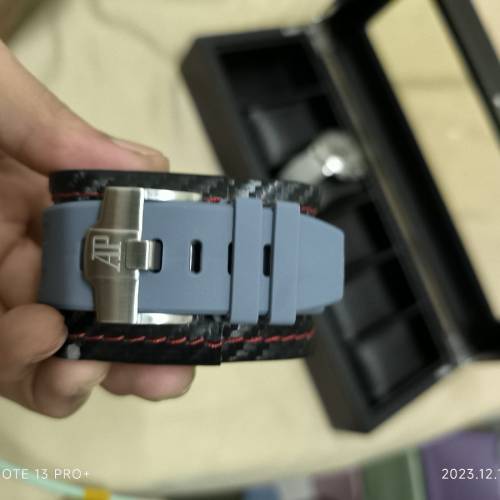 出售Ap + Cartier两手錶錶連手錶盒..