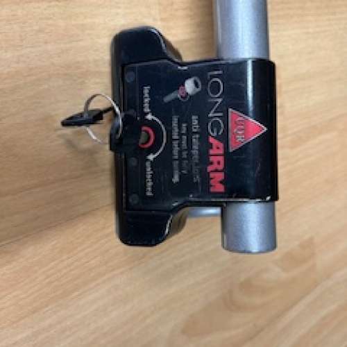 汽車 呔盤鎖 及 膠地毡