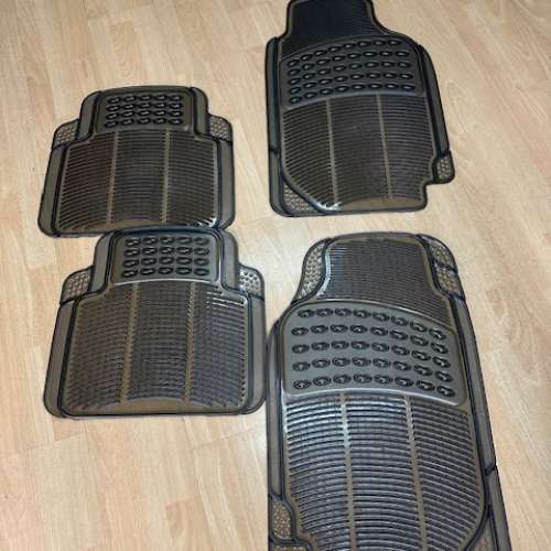 汽車 呔盤鎖 及 膠地毡