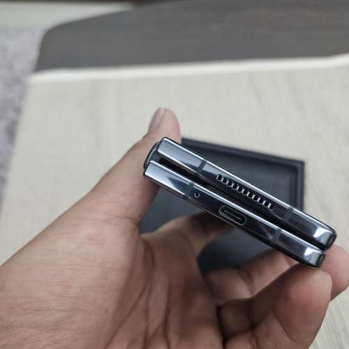 三星 Fold 4 256GB 香港行貨 灰綠色