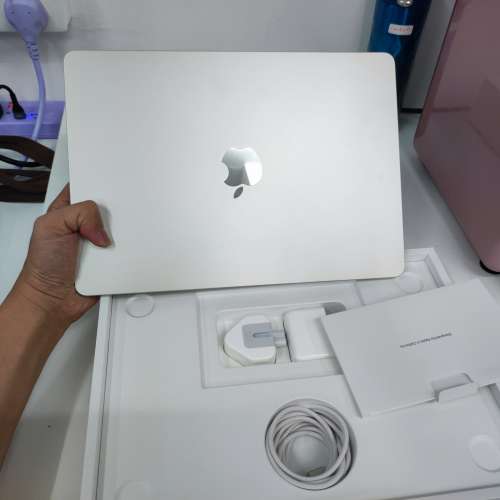 近全新M2 2022 Macbook Air 2022 M2 有一年Apple 原廠保養原價8999元，買左4日，依...