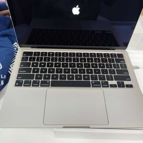 近全新M2 2022 Macbook Air 2022 M2 有一年Apple 原廠保養原價8999元，買左4日，依...