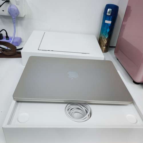 近全新M2 2022 Macbook Air 2022 M2 有一年Apple 原廠保養原價8999元，買左4日，依...