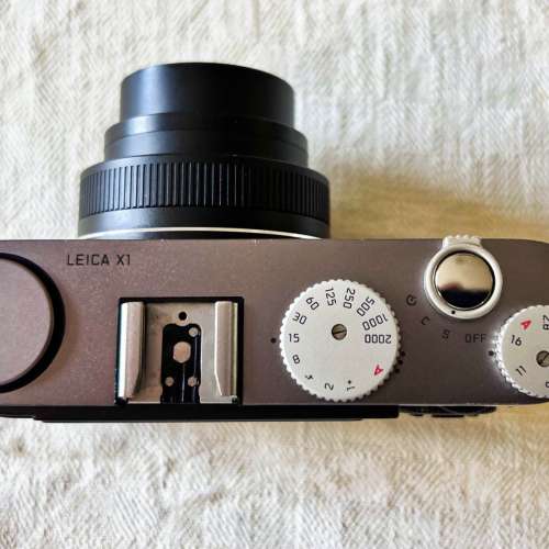 LEICA X1