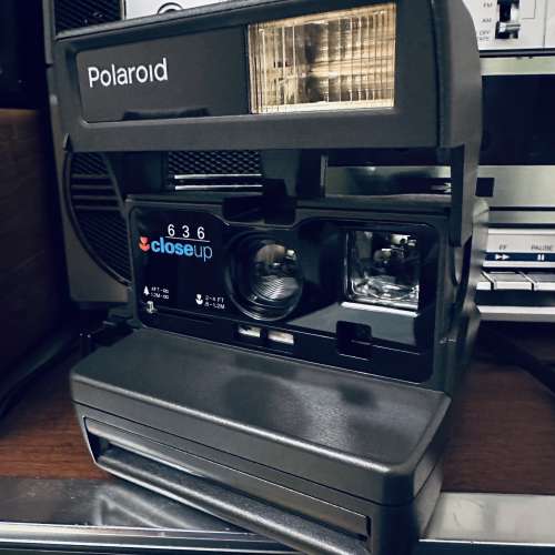 出售POLAROID 636 即影即有相機一部，外觀九成新，內有用完之菲林，用作閃光燈及機...