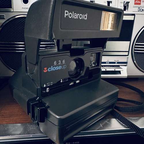 出售POLAROID 636 即影即有相機一部，外觀九成新，內有用完之菲林，用作閃光燈及機...