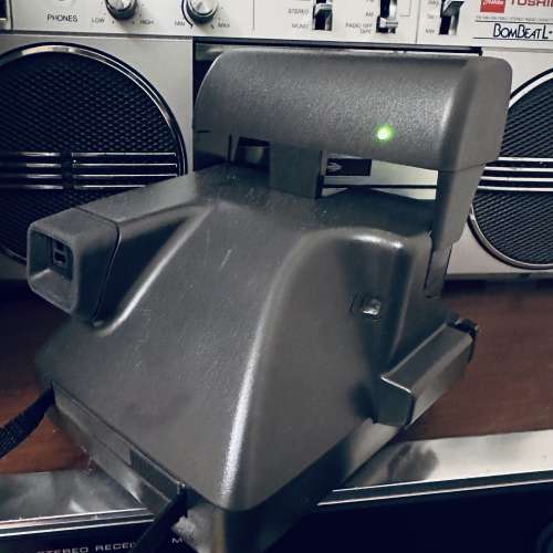 出售POLAROID 636 即影即有相機一部，外觀九成新，內有用完之菲林，用作閃光燈及機...