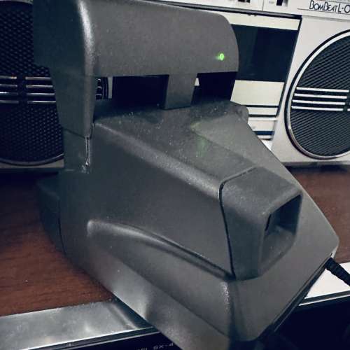 出售POLAROID 636 即影即有相機一部，外觀九成新，內有用完之菲林，用作閃光燈及機...