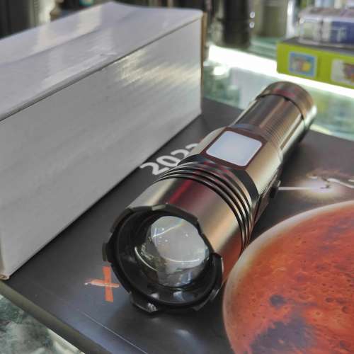 Power Bank Flashlight. 1100 lumens. 5000 mAh Li-ion cell. 可變焦距強光電筒，附...