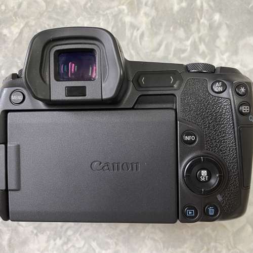 Canon EOS R Body + 原廠直倒 (BG-E22) + EF to RF 原廠轉接器