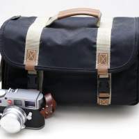 多年前購自外國, Dino尼龍斜揹相機袋, 設計特點為極度輕身,外型小巧,適合無反數碼S...