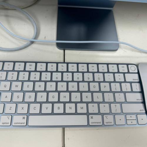 低價出售99%新2021imac24吋m1 8gb+256gb RAM