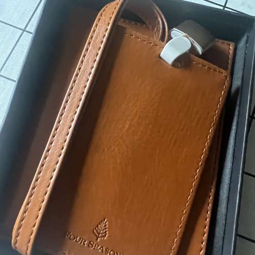 四季酒店 Four Seasons Hotel 證件套連盒(全新）