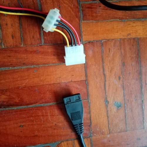 SATA  Molex-Connector 供電變壓器