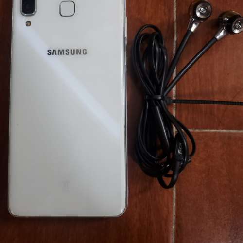 三星 Galaxy A8 Star