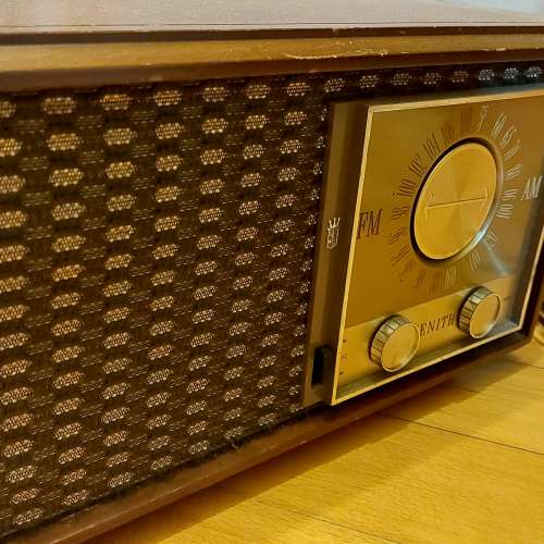 古老真空管膽收音機 Zenth