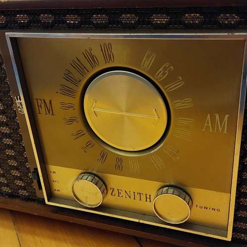 古老真空管膽收音機 Zenth