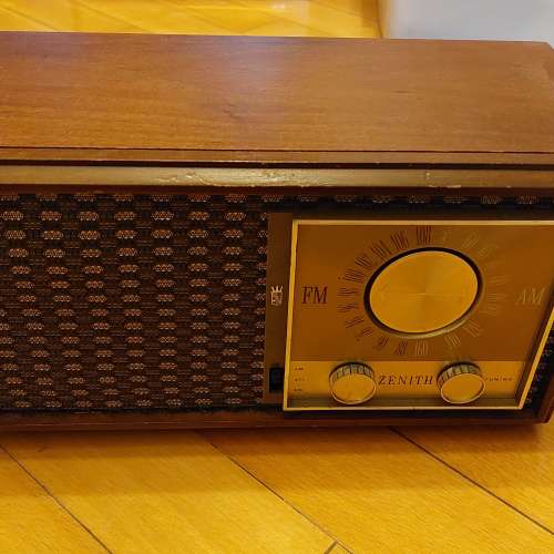 古老真空管膽收音機 Zenth