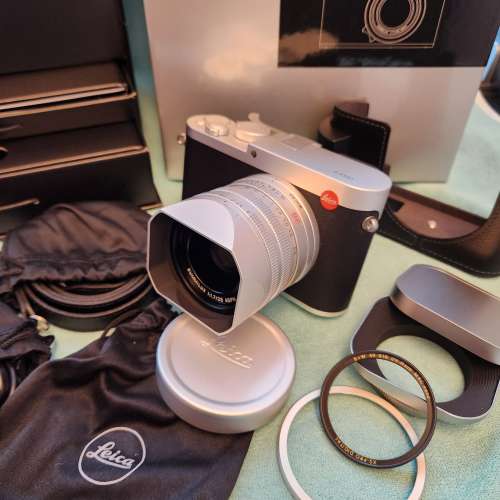 Leica Q (Silver)