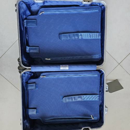 Rimowa Cabin S 金屬手提喼