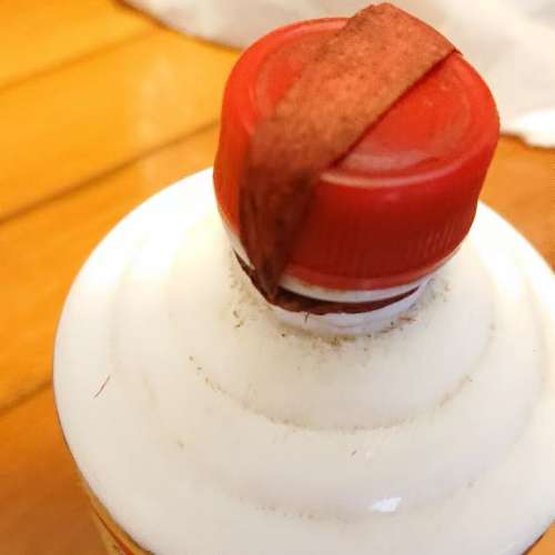 1970年茅台酒, 未開過,份量充足. 1980年山東平陰阿膠廠