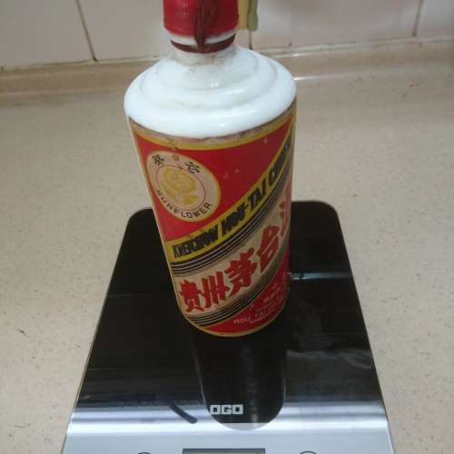 1970年茅台酒, 未開過,份量充足. 1980年山東平陰阿膠廠