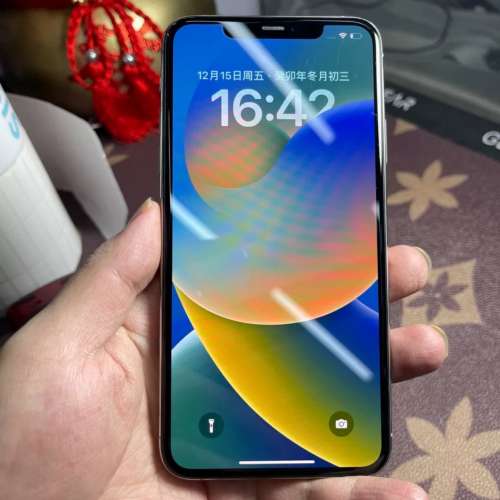 Iphone 11 pro Max 512G ，6.7 寸大屏幕顯示，電池100 % 健康度，已貼上全新玻璃鋼...