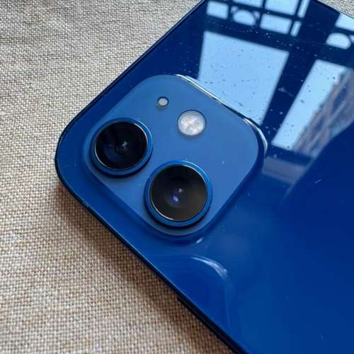 Apple iPhone 12 256G 6.1寸大螢幕，電池效能100 %，功能全部正常運作，已貼貴價玻...