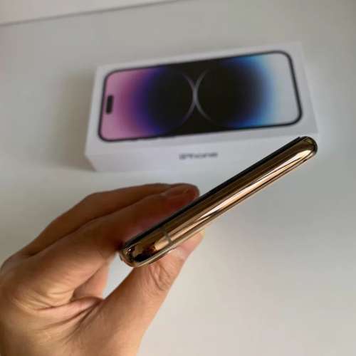 Iphone 11 pro Max 512G ，電池100 % 健康度，已貼上全新玻璃鋼化貼及保護套！