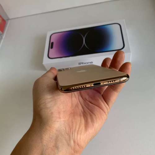 Iphone 11 pro Max 512G ，電池100 % 健康度，已貼上全新玻璃鋼化貼及保護套！