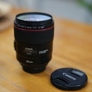 Canon EF 85mm f/1.4L IS USM