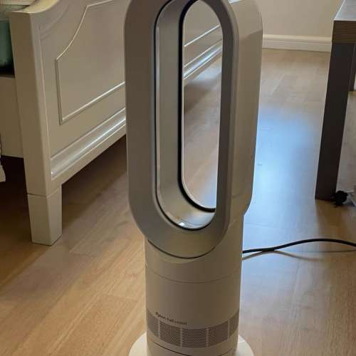 戴森AM09冷暖風扇白銀色，正品，99成新，功能完好，幾乎無使用痕跡，3秒速熱。 性價...