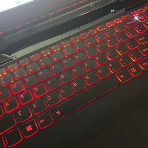 NVIDIA獨顯Lenovo IdeaPad Y700,15.6” FHD,i5-6300HQ,16GB RAM, 1TB SSD,連原裝充...