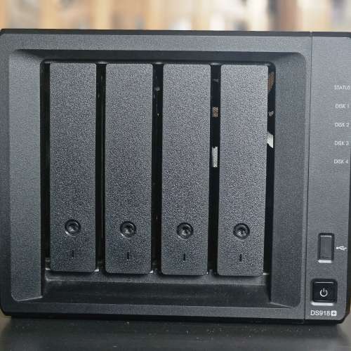 Synology NAS DS918+ upgrade 8GB 及配備防塵網，有盒有鎖匙
