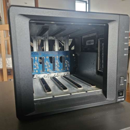 Synology NAS DS918+ upgrade 8GB 及配備防塵網，有盒有鎖匙