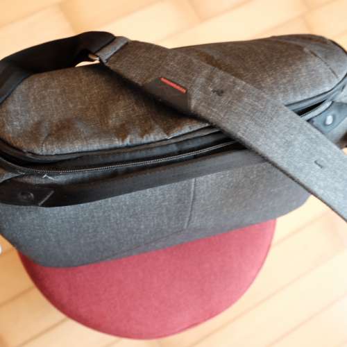 Peak Design Everyday Sling (10L, Charcoal)