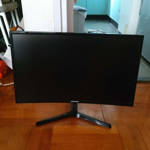 Samsung 24” LED 曲Monitor